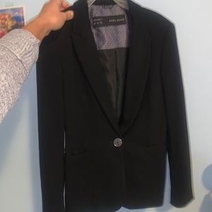 Black blazer xs will slightly padded shoulders